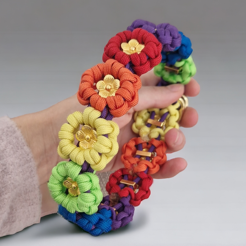 Create your own unique flower necklace *All colors*