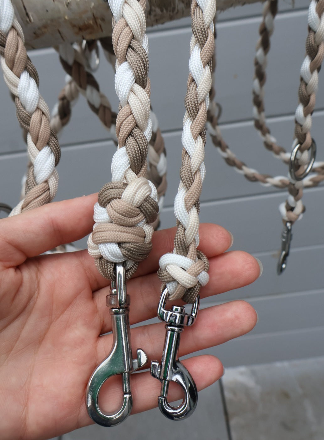 Hand-woven paracord leash *Tan-Mocca-Cream-White*