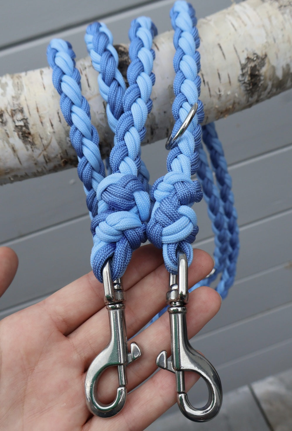 Hand-braided paracord leash *Polar+Powerblue*