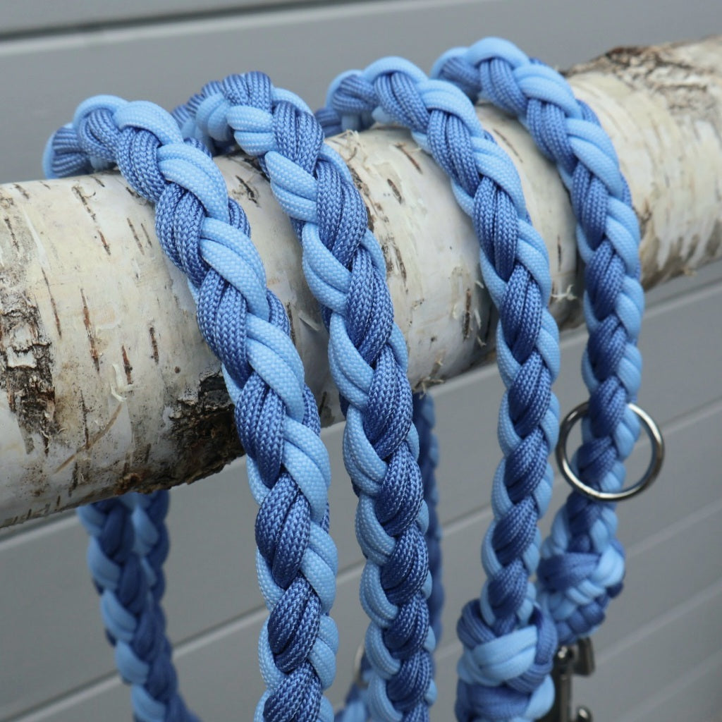 Hand-braided paracord leash *Polar+Powerblue*