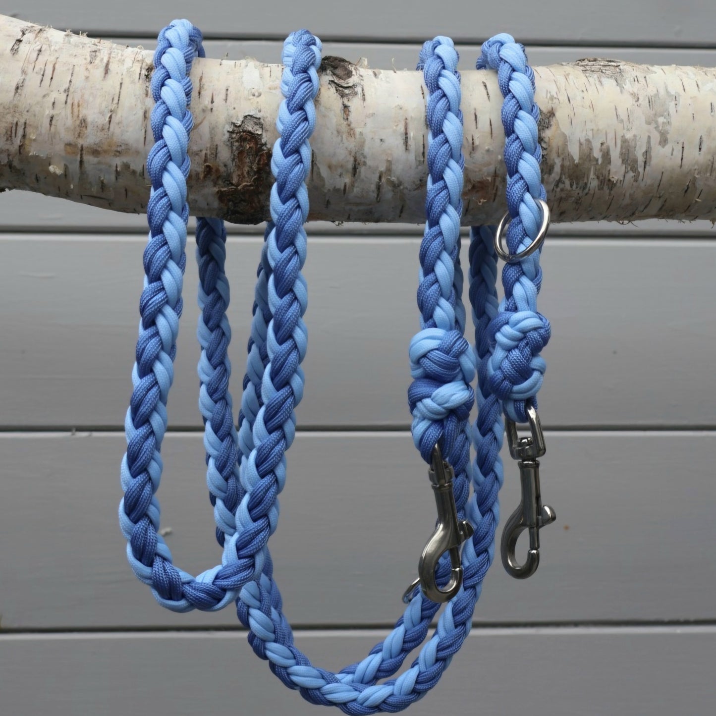 Hand-braided paracord leash *Polar+Powerblue*