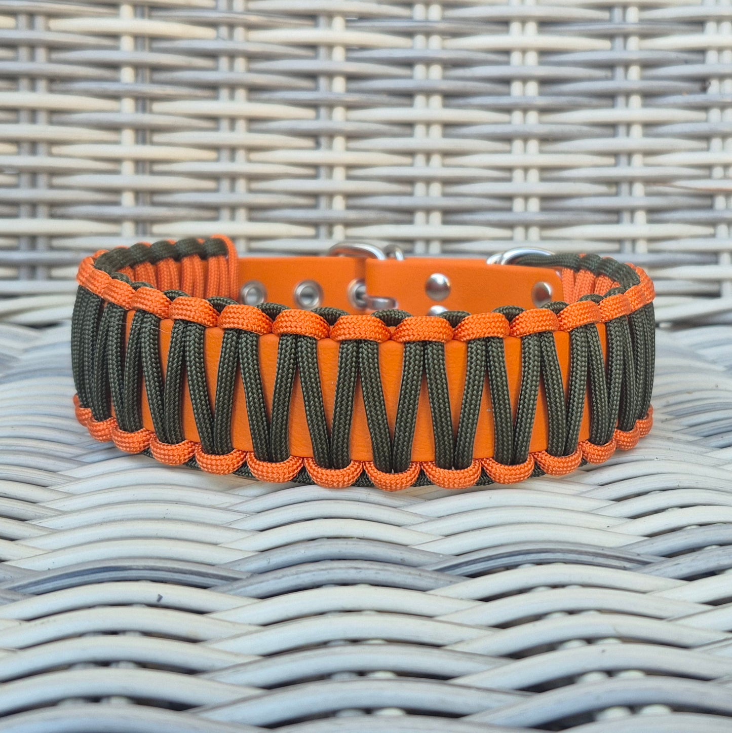 Halsband Biothane & Paracord *Oliv-Orange* 38-45cm