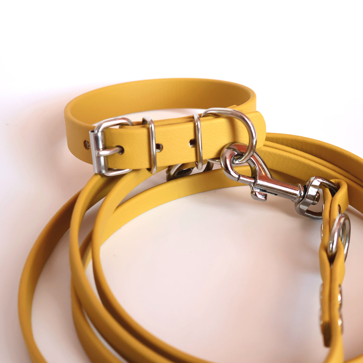 22-26cm Biothane Halsband und dünne 2,0m Biothane Leine *Ocher-/Senfgelb*