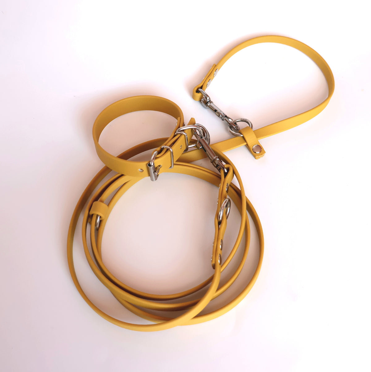 22-26cm Biothane Halsband und dünne 2,0m Biothane Leine *Ocher-/Senfgelb*
